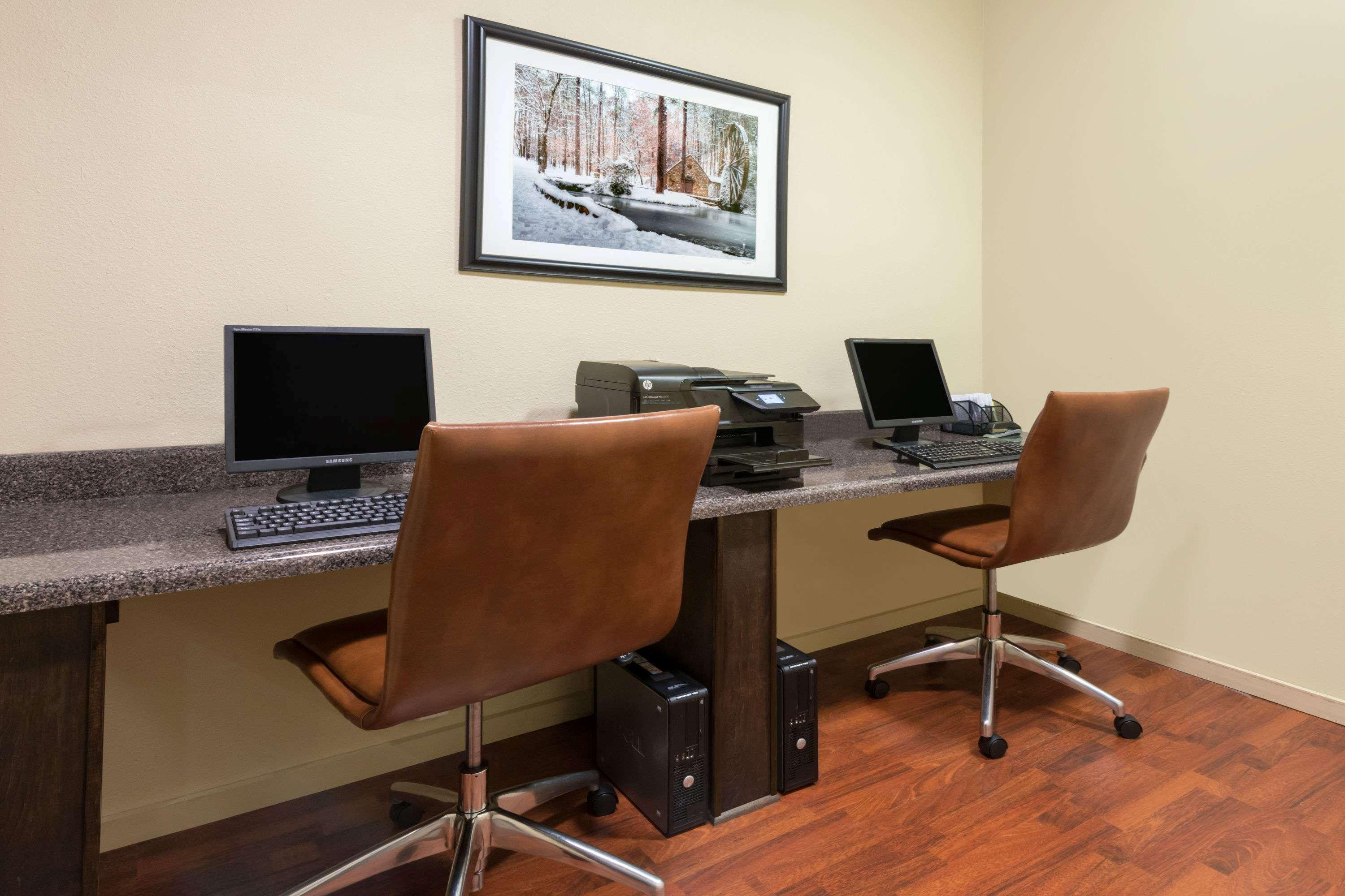 Hawthorn Extended Stay By Wyndham Рим Екстериор снимка